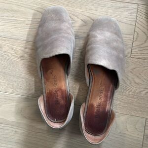 Gentle Souls Etsu Beige Flats Size 8 Women's
